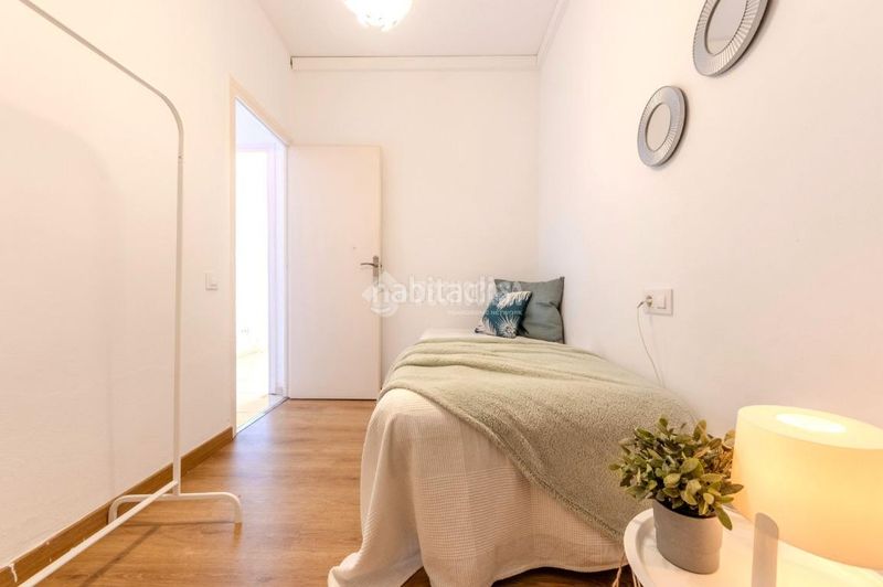 Foto 4246e745-a1d0-4d36-bc22-a3c08e4241a1. Piso  en venta en Sants-Badal Barcelona