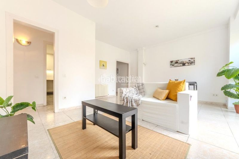 Foto 49c90a41-9a53-4fd8-b174-68c00fc4ef24. Piso  en venta en Sants-Badal Barcelona