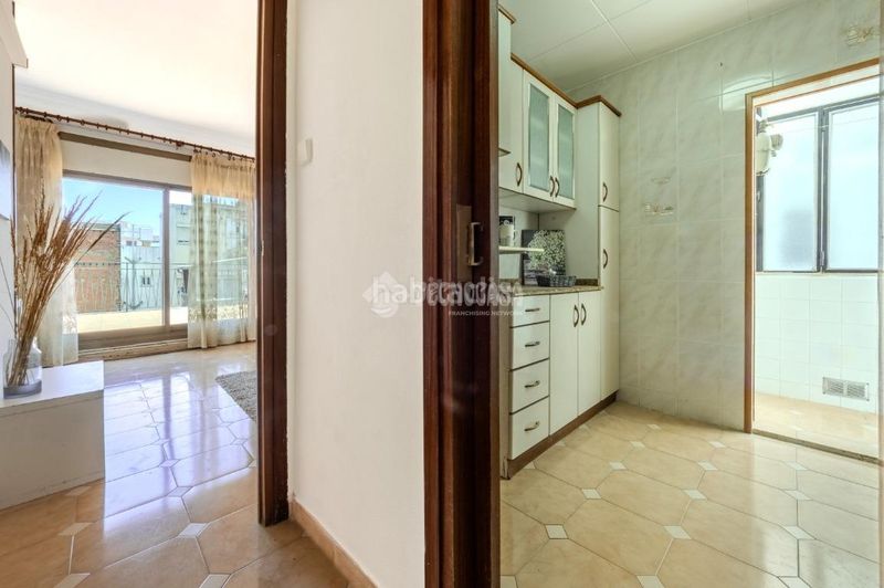 Foto 11da993f-a698-43f7-90b0-5ee42bd67b8d. Pis a Sants Barcelona