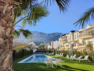 Apartament a El Montgó. Apartamento de dos dormitorios en planta alta con terraza privad