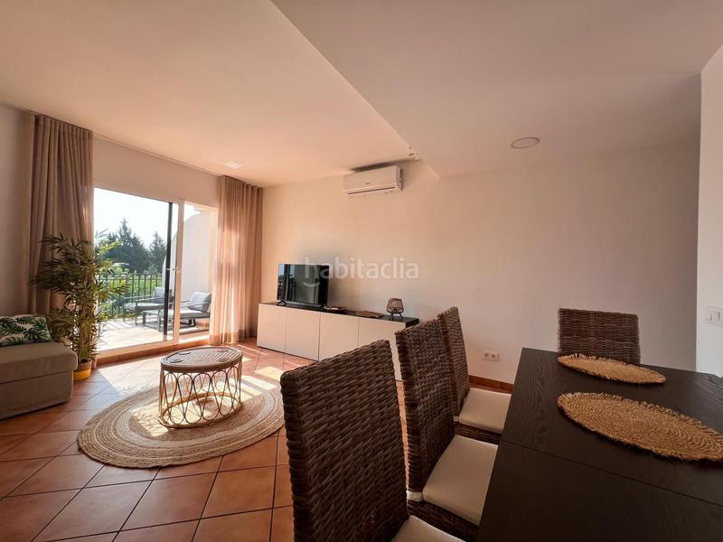 Foto e539ee6b-f041-49e3-bc52-16b2ea5255a6. Apartamento  de dos dormitorios en planta alta con terraza privada, balcón y vistas panorámicas en la siesta, en Dénia