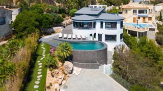 Chalet à Cumbre del Sol. Villa con vistas al mar recientemente renovada
