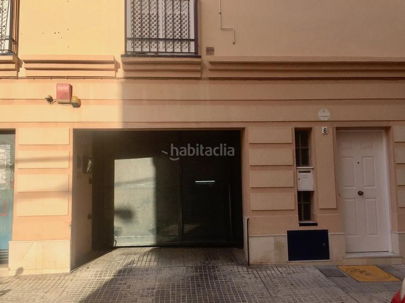 Foto 8ac9a2e7-d12b-4dbb-be29-603c66f92133. Parking coche en calle campos elíseos 3 venta plaza de garaje en Cádiz