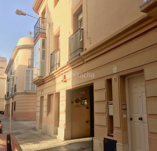 Foto bfb02da0-4b55-44f0-8dc2-b763bc59cd38. Parking coche en calle campos elíseos 3 venta plaza de garaje en Cádiz