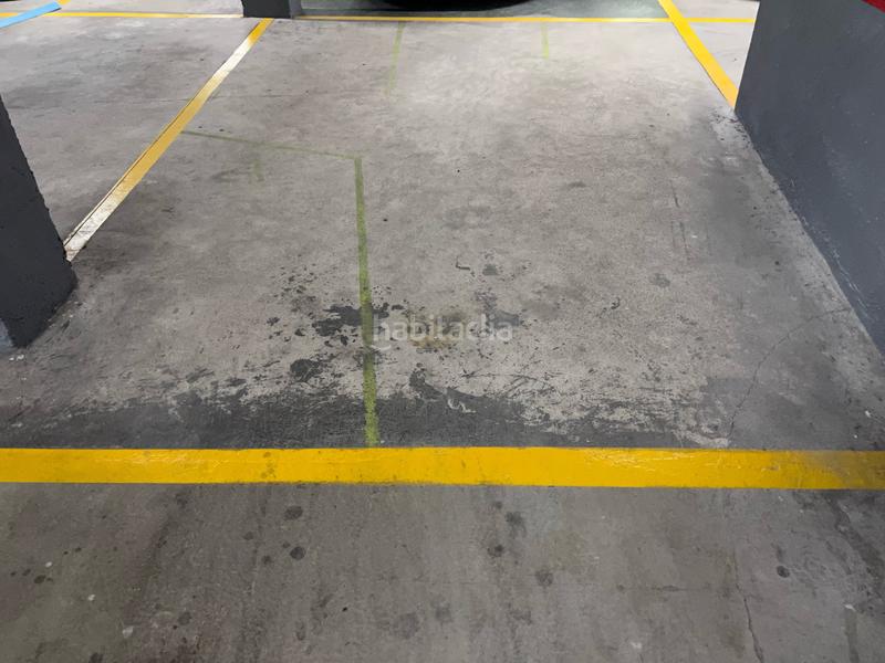 Foto ee34d0a4-140c-4af9-a58b-be36df1ca1be. Parking coche en calle campos elíseos 3 venta plaza de garaje en Cádiz
