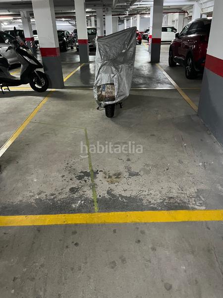Foto f214345e-74c3-41ff-887d-f9f6732d17f2. Parking coche en calle campos elíseos 3 venta plaza de garaje en Cádiz