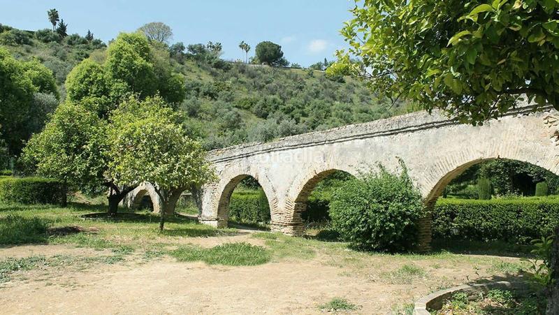 Foto 11c0be28-b269-4011-912e-8bea1b423b07. Casa aparellada amb aparcament a Gelves