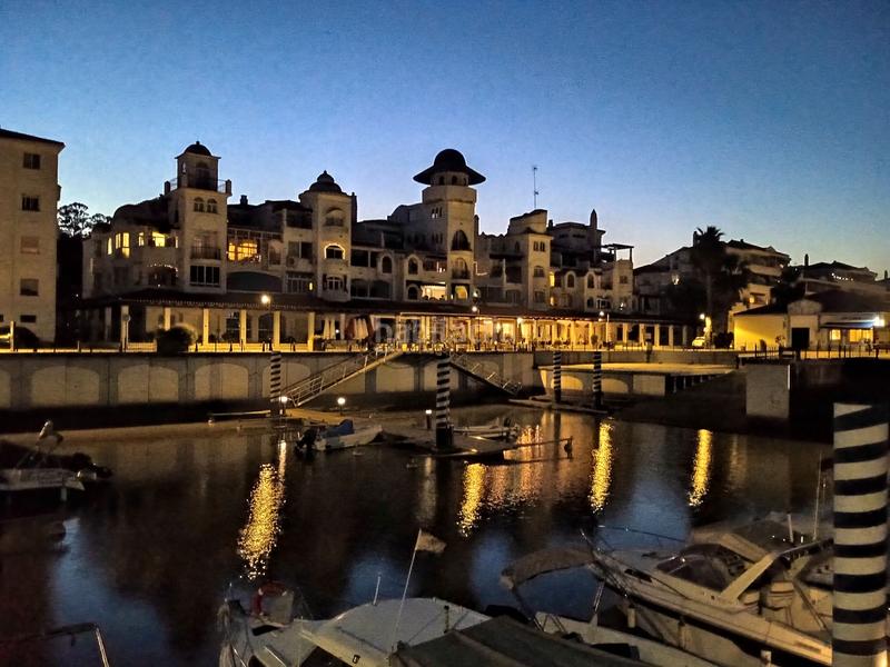 Foto 274ceda7-2230-4249-97d8-e147e39628be. Casa aparellada amb aparcament a Gelves