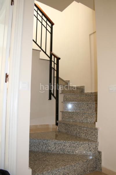 Foto 427ff2db-dae6-41ec-a9b2-73d548029c6b. Casa aparellada amb aparcament a Gelves