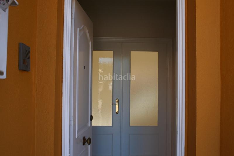 Foto 5da8b1ac-0281-4e88-96d8-a5ce50b6da35. Casa aparellada amb aparcament a Gelves