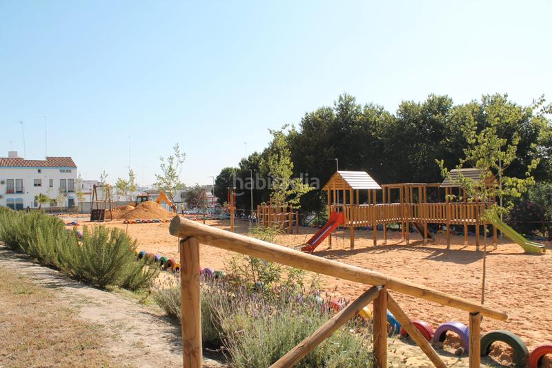 Foto 72f1764d-3740-4117-a678-e904783cdafd. Casa aparellada amb aparcament a Gelves