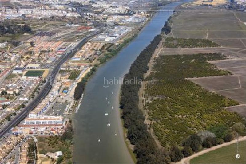 Foto 7794d846-e382-404e-99d2-4dc5750f54d9. Casa aparellada amb aparcament a Gelves