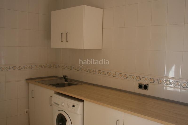 Foto 7beead93-6b08-4aa8-a255-4533a8d32c41. Casa aparellada amb aparcament a Gelves