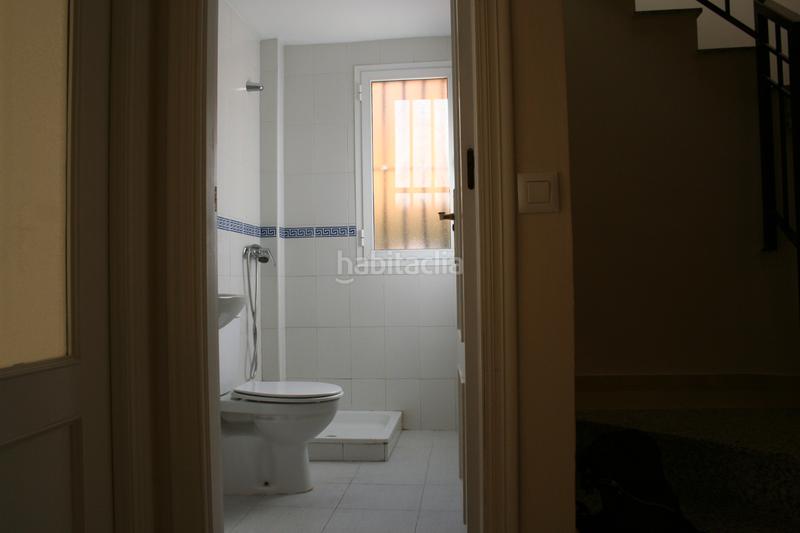 Foto 8aed2b6f-efef-487b-8938-076dcac76c55. Casa aparellada amb aparcament a Gelves