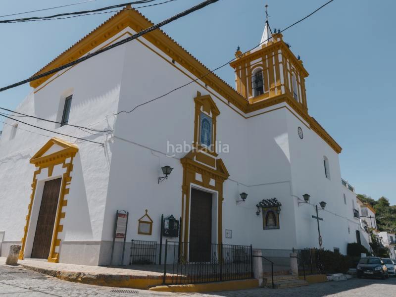 Foto a6b82695-3f89-4c21-bd3b-46a202ff9fe8. Casa aparellada amb aparcament a Gelves