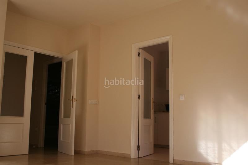 Foto be08217f-de68-4d2f-9deb-8c1e914fc932. Casa aparellada amb aparcament a Gelves