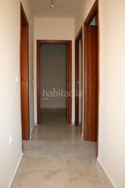 Foto ec3648c4-9fc7-4137-be18-8a4383dc92b6. Casa aparellada amb aparcament a Gelves