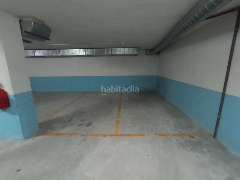 Foto ac6a8fa8-7782-4245-a510-8d662349354c. Aparcament cotxe a Sama Langreo