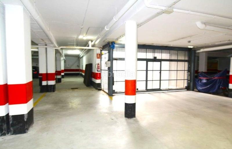 Foto 8d2a044b-9d2d-42fe-bd76-22e72ea9c986. Parking coche en Llanes pueblo Llanes