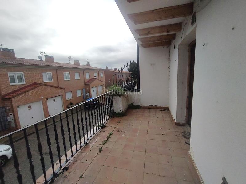 Foto f66e55b0-1639-4d5c-98f8-97ab97cb0774. Casa adossada a Mucientes