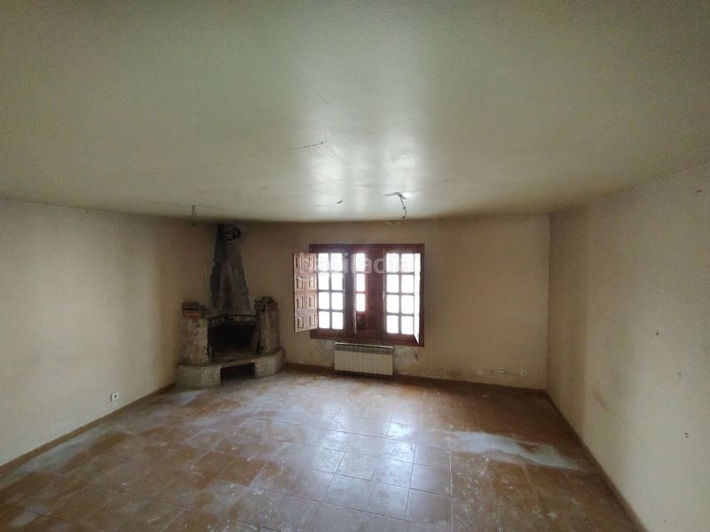 Foto c83882c0-c0f4-4525-a79b-85e12db8efd8. Casa adossada a Mucientes