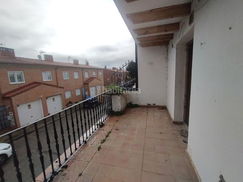 Foto f66e55b0-1639-4d5c-98f8-97ab97cb0774. Casa adossada a Mucientes