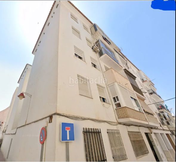 Foto 3263878c-8e6b-4762-a5bd-c6eeb1b206f0. Piso inmueble alquilado sin acceso al interior en Motril
