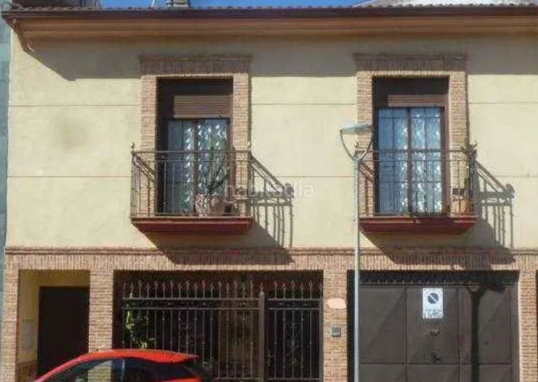 Foto ad27ada8-1b9f-46f5-8e5f-f80adfd6fa02. Casa adossada a Bailén