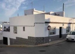 Casa  Almendro. Inmueble alquilado  sin acceso al interior