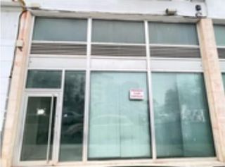 Local Comercial  Joan miro. Inmueble alquilado  sin acceso al interior
