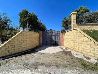 Terreno residenziale  Px.los quinteros. Inmueble alquilado  sin acceso al interior