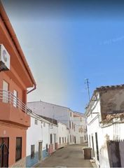 Casa  Nueva. Inmueble alquilado  sin acceso al interior