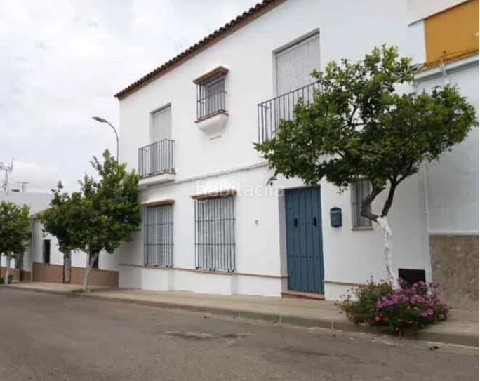 Foto bd6f3a51-4882-4b2e-ac37-22819093a2bd. Casa adossada a Montellano