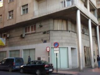 Local Comercial  General primo de rivera. Inmueble okupado  sin acceso al interior
