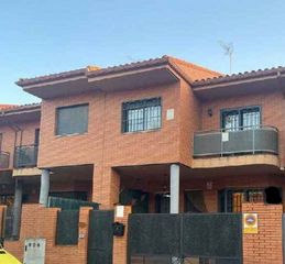 Casa adossada  La niña. Inmueble alquilado  sin acceso al interior