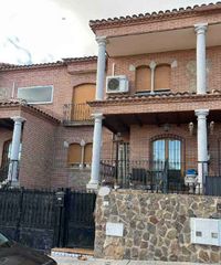 Casa adossada  Azucena. Inmueble alquilado  sin acceso al interior