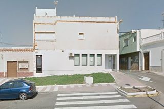 Business premise  Almeria. Inmueble alquilado  sin acceso al interior