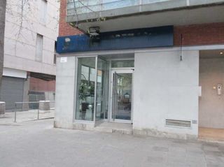 Local Comercial  Reial. Inmueble alquilado  sin acceso al interior