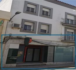 Local Comercial  Huelva. Inmueble alquilado  sin acceso al interior
