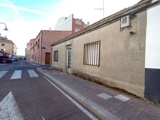 Casa adossada  De las estrellas. Chalet adosado, en santa marta de tormes, ideal para invertir o