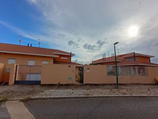 Maison  Manuel herrera. Chalet adosado, ideal para invertir o para vivir. no cobramos ho
