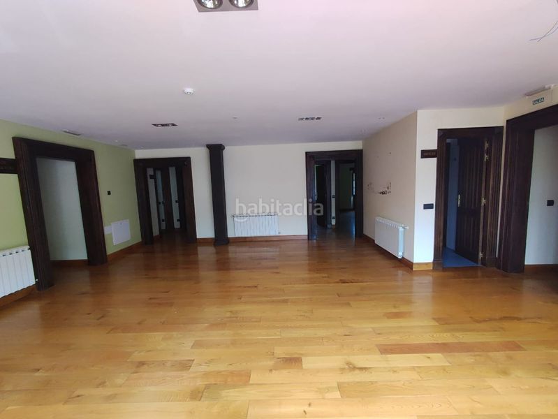 Foto 09e4c10f-f734-4f80-b701-7b202852eaa4. Edificio in Tineo