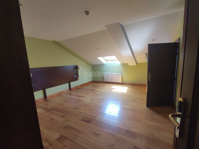 Foto 2450e334-ac9a-4f89-b601-1de3ea419fee. Edificio in Tineo