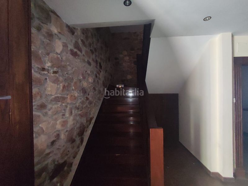 Foto 5420ec43-336f-4781-a76c-cd0cd3bddc6e. Edificio in Tineo