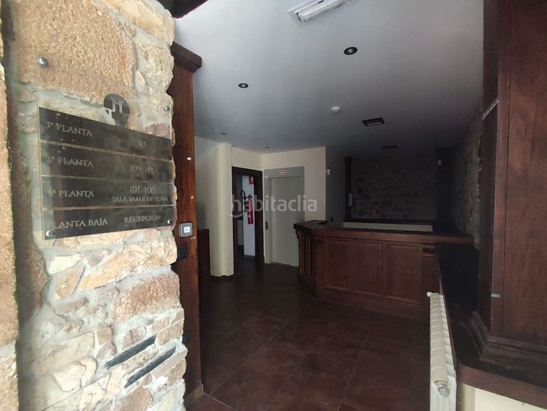 Foto 5670c8b8-48e4-45d8-9fb1-bf56532f99a9. Edificio in Tineo
