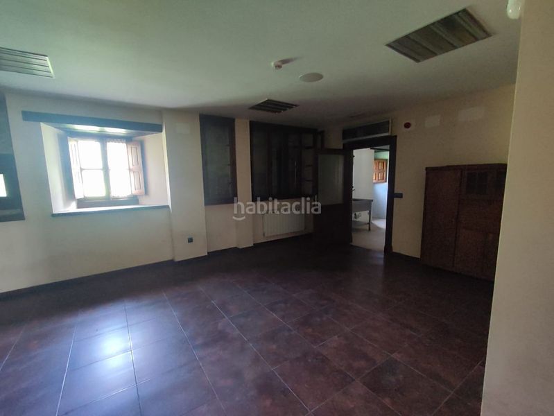 Foto 5da267cf-779b-464c-a21d-725fe431d261. Edificio in Tineo