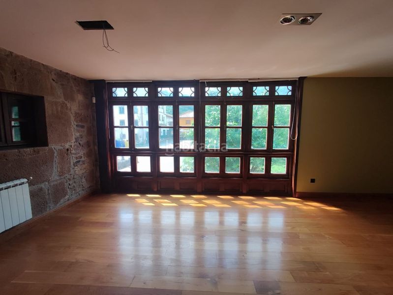 Foto 86158a96-3bcd-4795-a96b-2644cecd2a63. Edificio in Tineo
