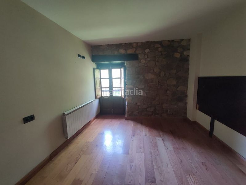 Foto a1624676-3d42-4ea7-b65f-9730136fc7ee. Edificio in Tineo