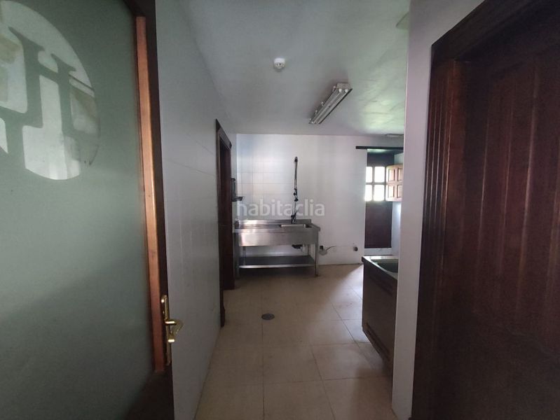 Foto b4c4ade6-e55d-41f3-8a90-fb35c0ccb94f. Edificio in Tineo