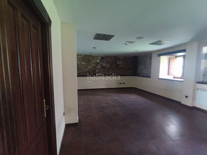 Foto c519fcd2-1db5-43cb-9dd4-12a33bbdf274. Edificio in Tineo